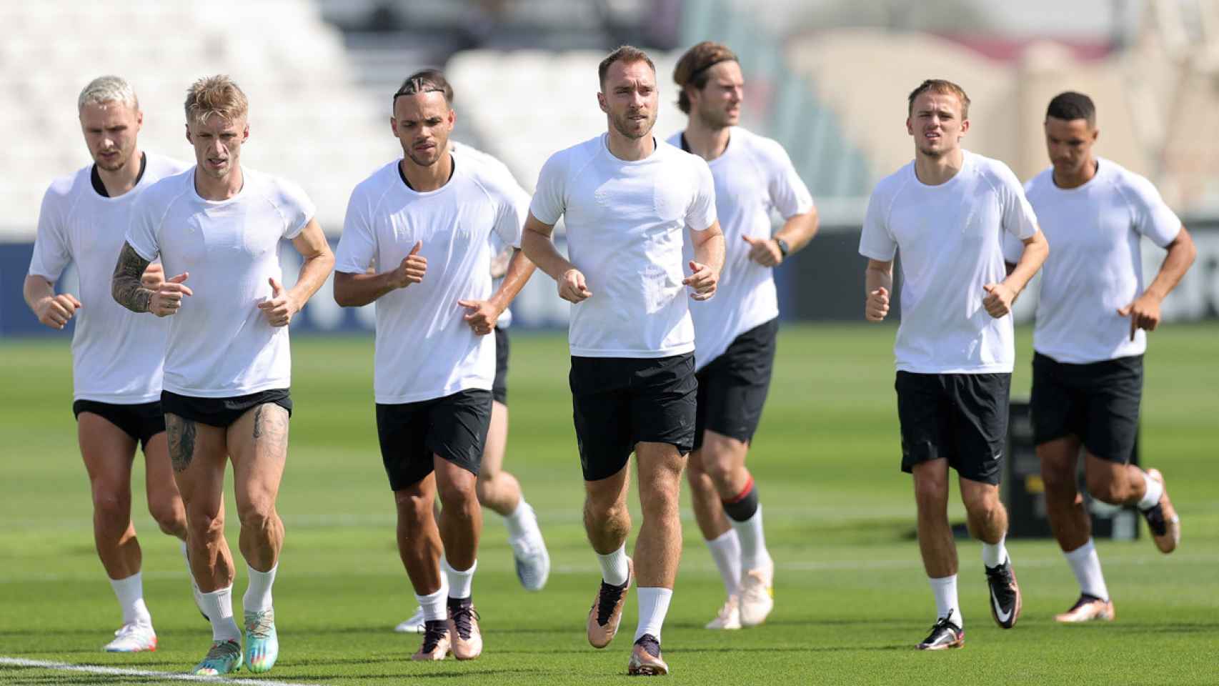 La selección de Dinamarca, durante un entrenamiento previo al Mundial / EFE