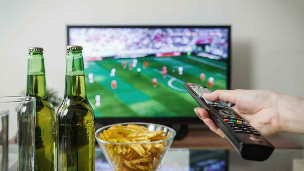 Retransmisión por televisión de un partido de Fútbol / PEXELS