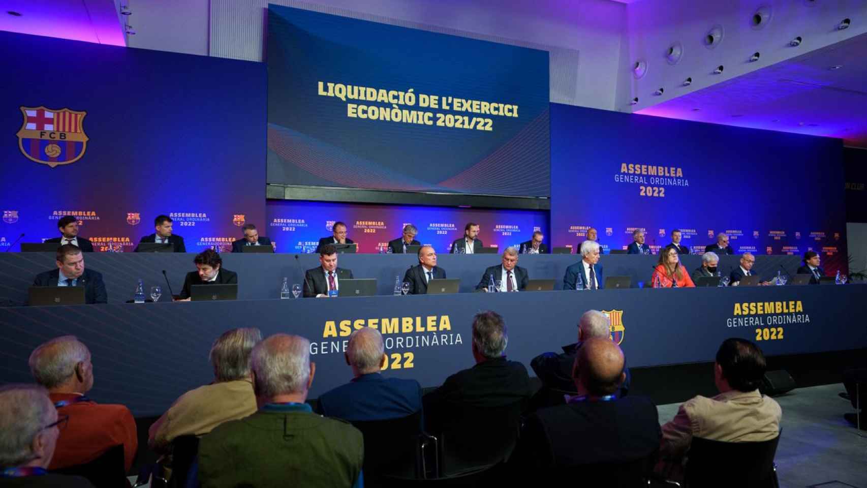 Panorámica de la asamblea de socios compromisarios del FC Barcelona / FCB