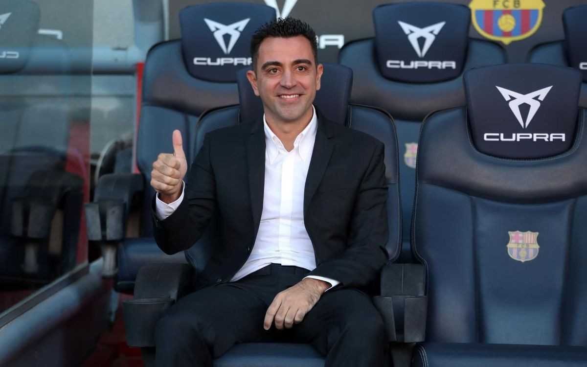 Xavi con el pulgar hacia arriba Barça / FCB