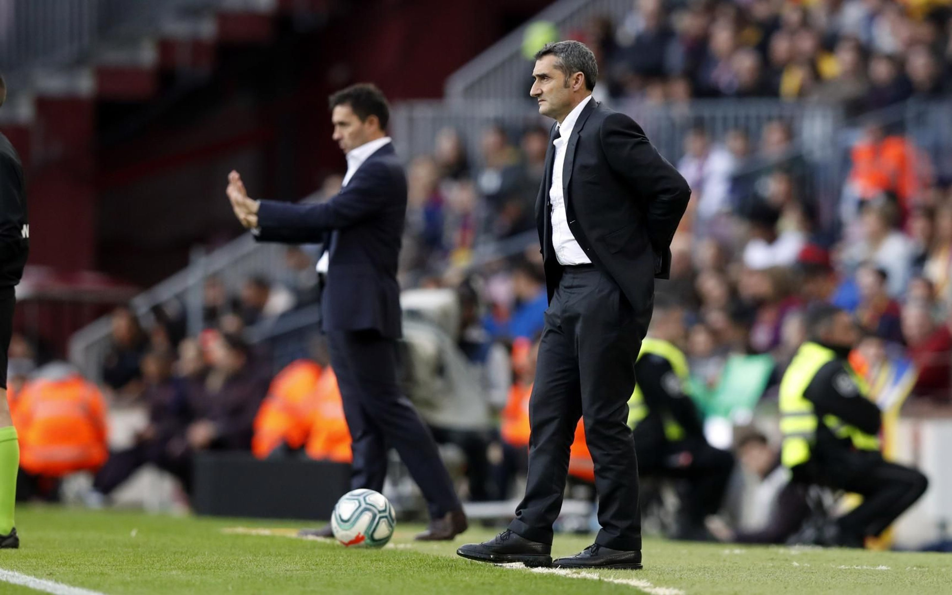 Ernesto Valverde dirigiendo el Barça contra el Alavés / FC Barcelona