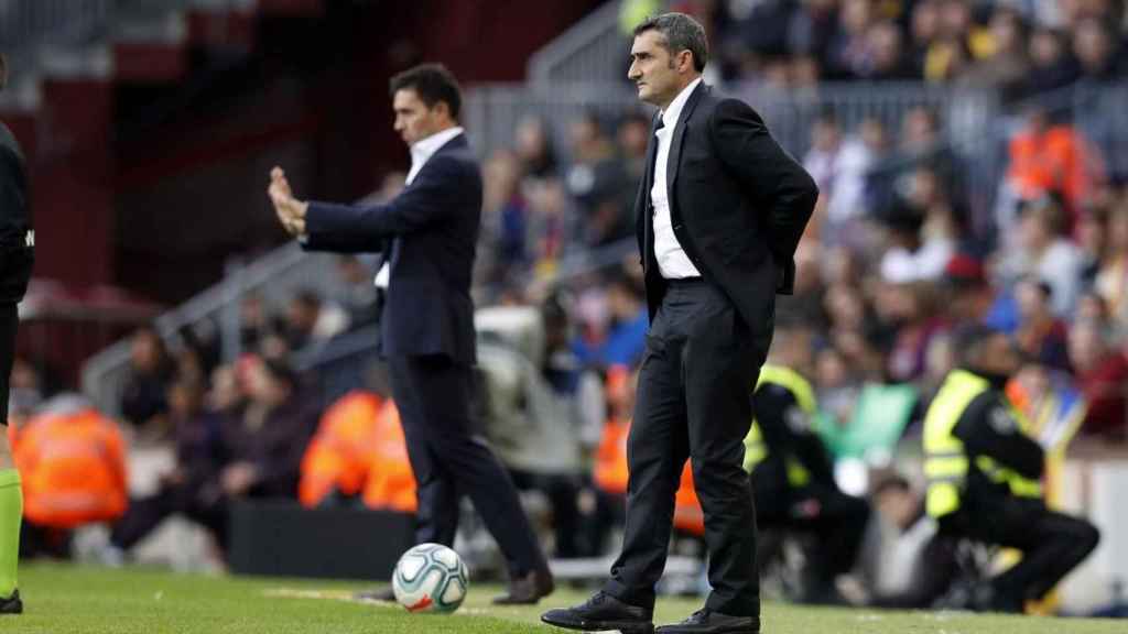 Ernesto Valverde dirigiendo el Barça contra el Alavés / FC Barcelona