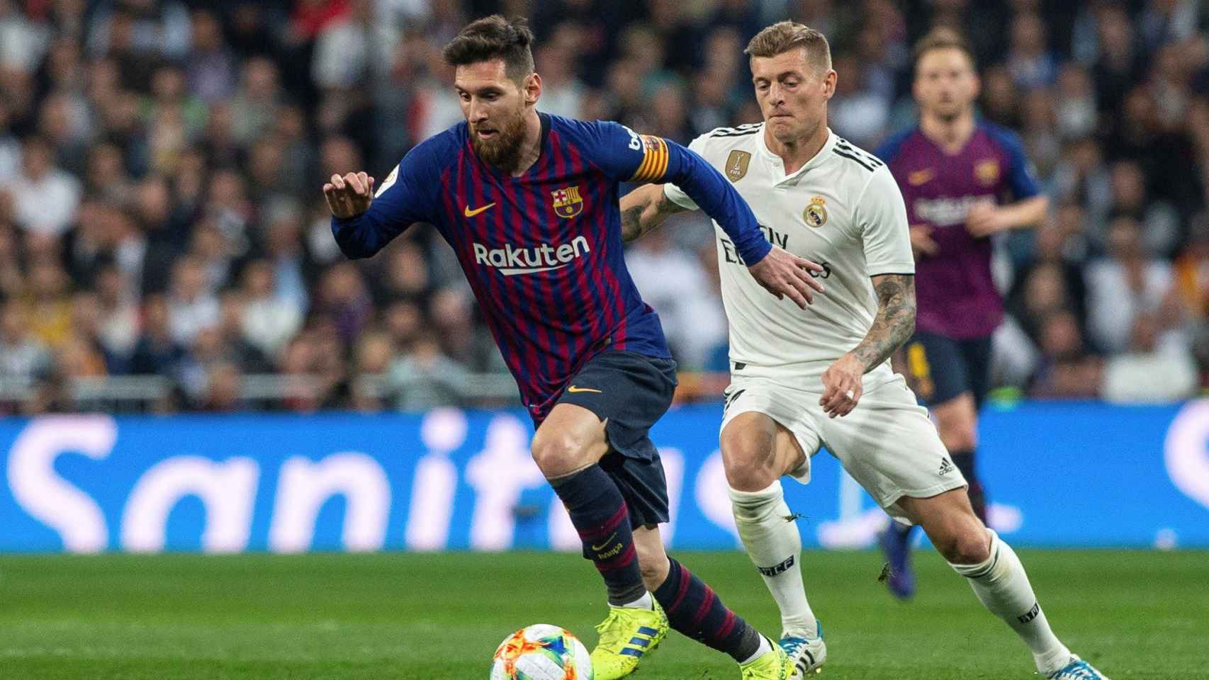 Una foto de Leo Messi durante el clásico entre Real Madrid y Barça / EFE