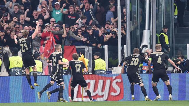 Los jugadores del Ajax celebrando el pase a semifinales / EFE