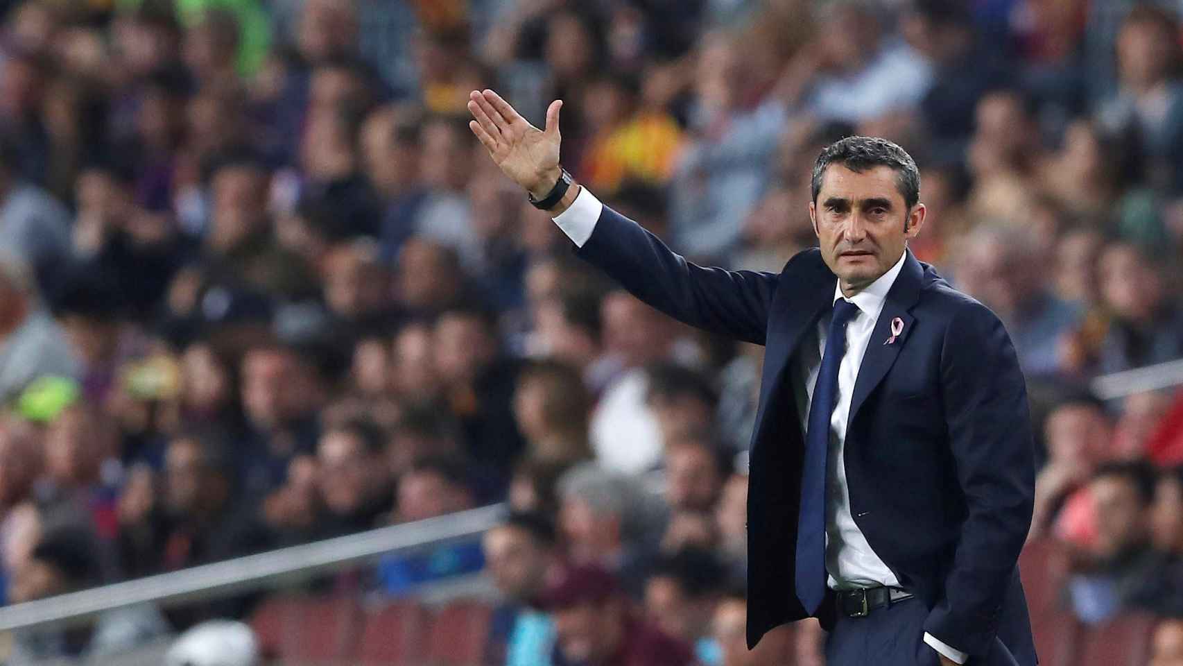 Una foto de Ernesto Valverde en el banquillo del Barça / EFE