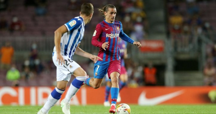 Antoine Griezmann en una acción contra la Real Sociedad, en la victoria del Barça en su debut en Liga / FCB