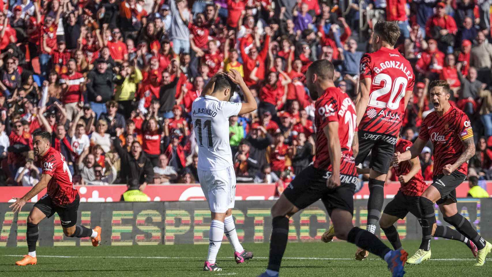 Marco Asensio se lamenta tras fallar el penalti contra el Mallorca en Son Moix / EFE