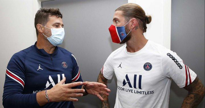 Sergio Ramos junto a su nuevo entrenador, Mauricio Pochettino / EFE