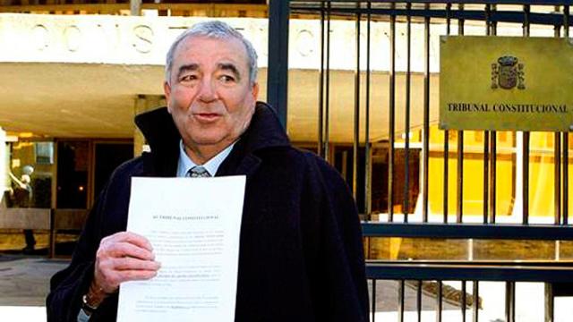 Manuel Nevot entrando en el Tribunal Constitucional