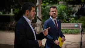 El secretario general JxCat, Jordi Sànchez (primer plano), junto al president de la Generalitat, Pere Aragonès / EP