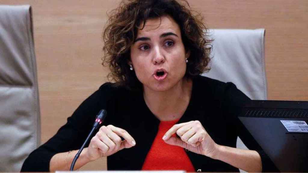 La ministra de Sanidad, Dolors Montserrat, en una intervención en una comisión del Congreso / EFE