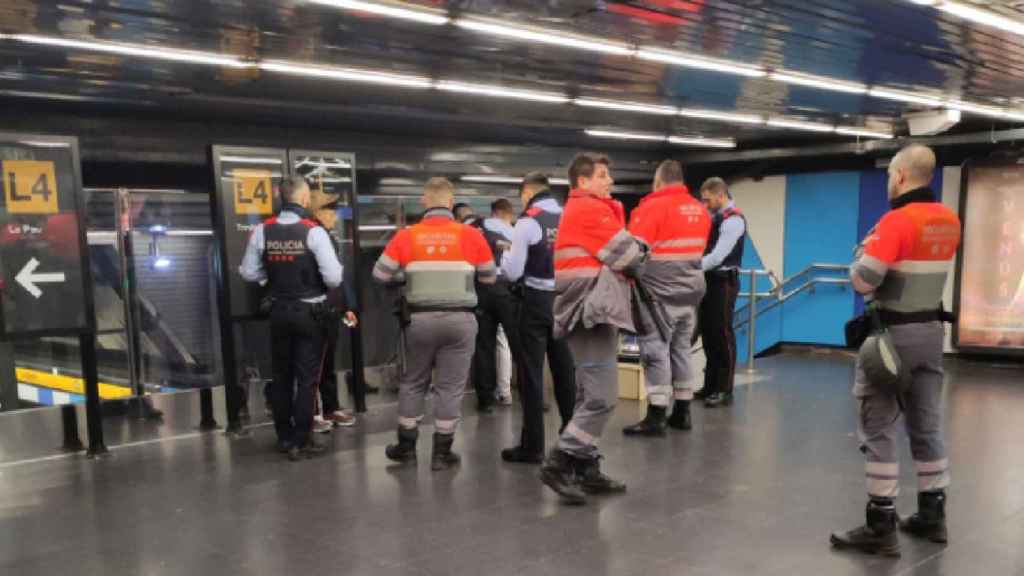 Una imagen de pasajeros en el Metro de Barcelona