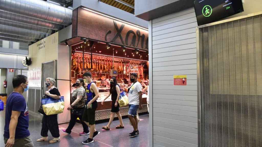 Una cámara cenital instalada a la entrada del Mercat de Sant Antoni de Barcelona / EP