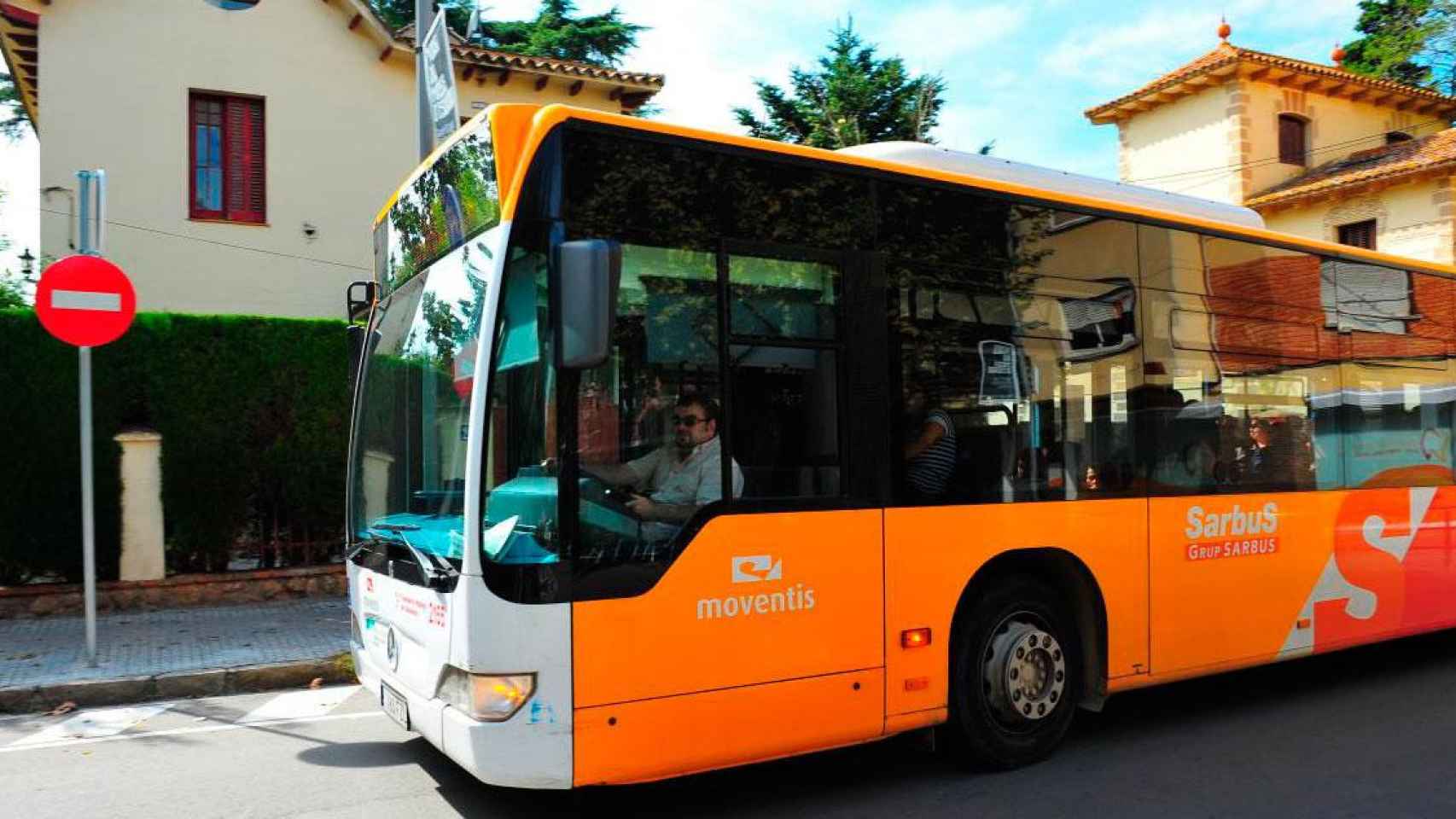 Imagen de un autobús similar al de la línea C15, el que opera entre Teià y El Masnou / CG