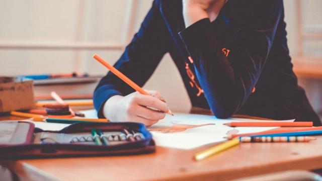 Una alumna de instituto durante una clase / CG