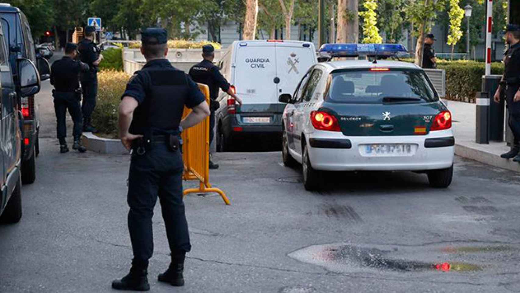 Furgón de la Guardia Civil que traslada al expresidente del FC Barcelona Sandro Rosell, a su llegada esta mañana la Audiencia Nacional / EFE