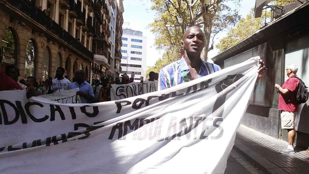 Lamine Saar, uno de los 'manteros' detenidos en una operación policial y liberados recientemente. / CG