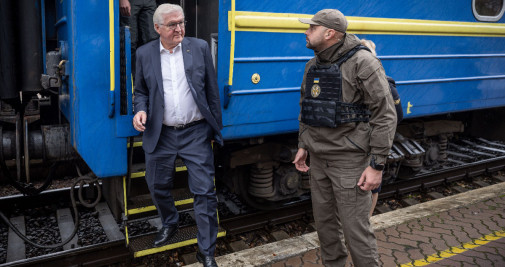 El presidente alemán Frank-Walter Steinmeier a su llegada a Kyiv este martes / MICHAEL KAPPELER – EUROPA PRESS