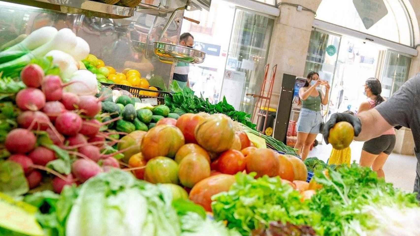 Mercado de Barcelona, que en 2021 se estrenará en el comercio online / EP