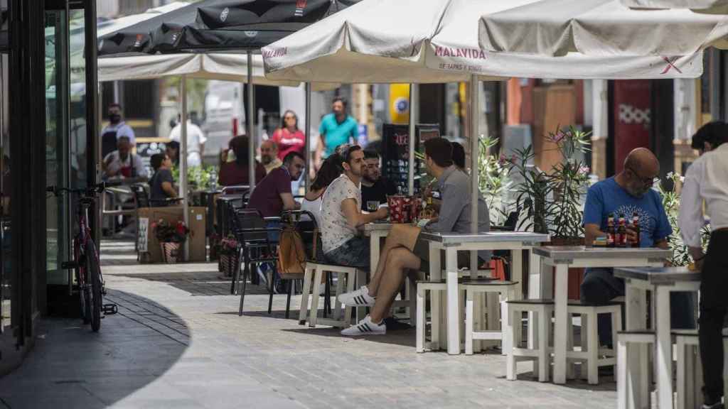 Imagen de una terraza de un bar tras el estado de alarma / EP