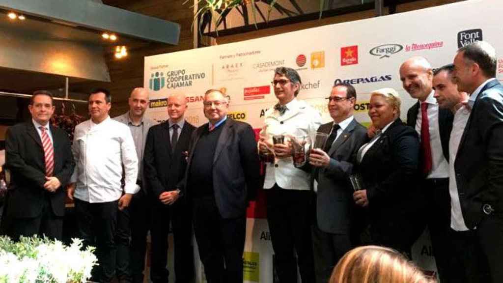 José Luis Bonet (c), con los impulsores, chefs y cocteleros que participarán en la nueva edición de Hostelco, dentro de Alimentaria / CG