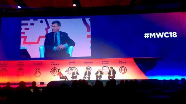 Los representantes de la Comisión Europea, Andrus Ansip (2i), y del la Federal Communications Comission (FCC), Ajit Pai (3i), debaten sobre la neutralidad de la red / CG