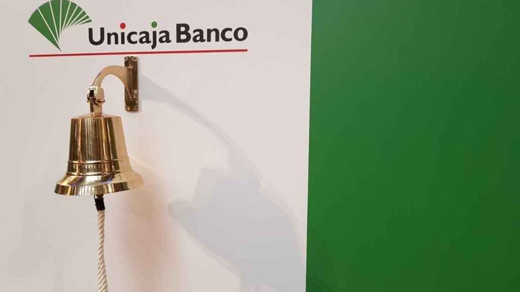 La campana para anunciar el estreno de Unicaja en la Bolsa, que ha sido este viernes 30 de junio / EP