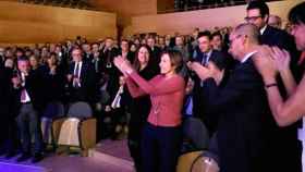 La presidenta del Parlamento catalán, Carme Forcadell, aplaudida en la Nit de l'Empresari  | CG