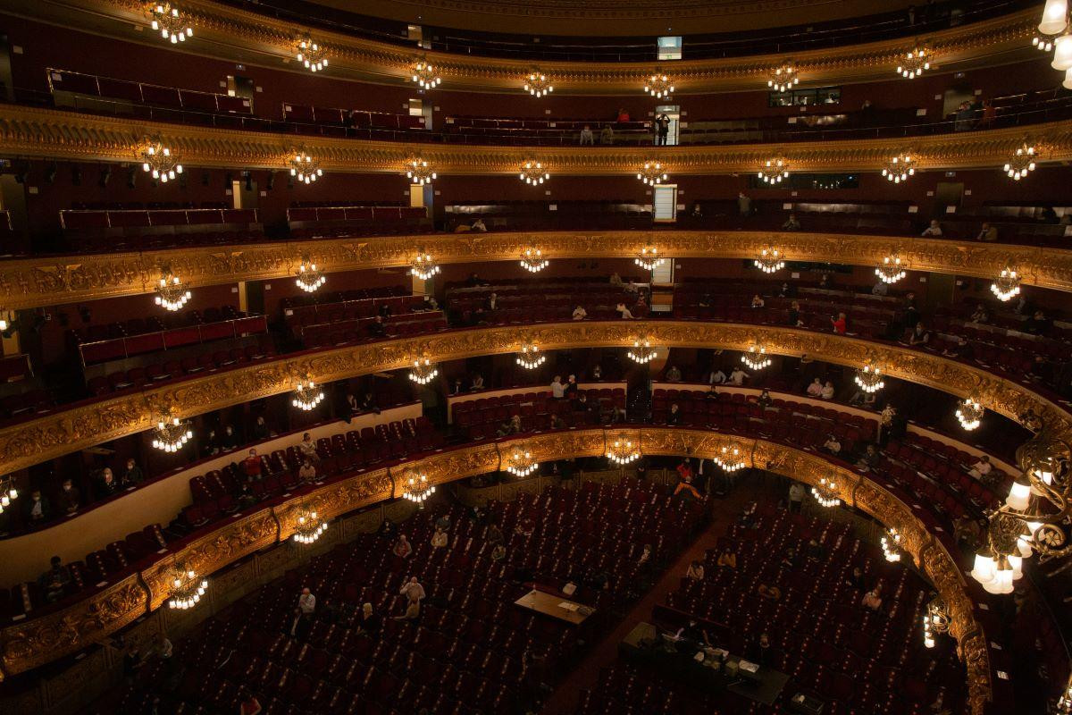 Vista de los palcos y del patio de butacas del Liceu durante un ensayo / EP