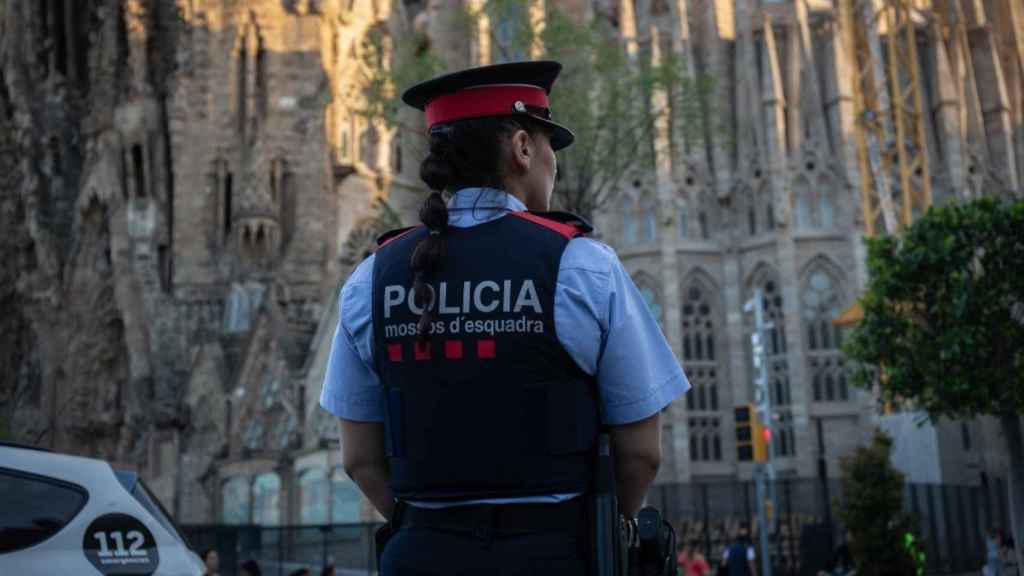 Una agente de los Mossos d'Esquadra, en una imagen de archivo / EP