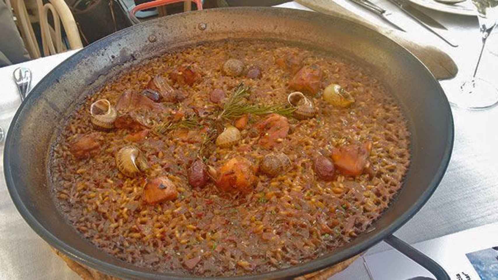 Una paella de caracoles y conejo del restaurante Martínez / CG