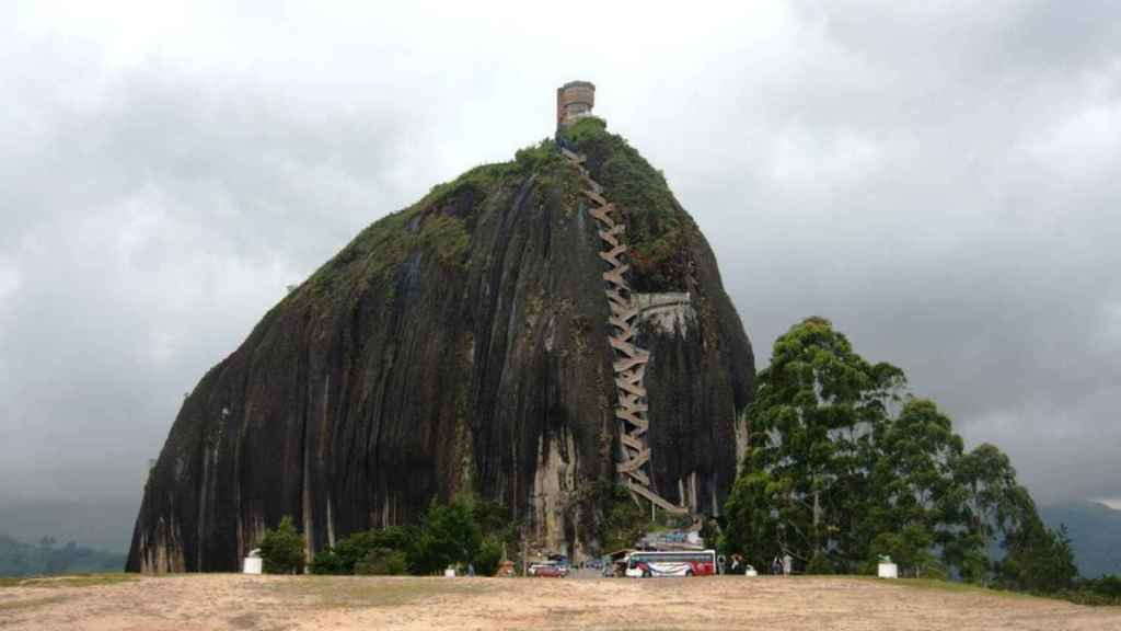 Peñón de Guatapé, uno de los lugares extraordinarios del mundo que poca gente sabe que existen / DTARAZONA - WIKIMEDIA COMMONS