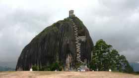 Peñón de Guatapé, uno de los lugares extraordinarios del mundo que poca gente sabe que existen / DTARAZONA - WIKIMEDIA COMMONS