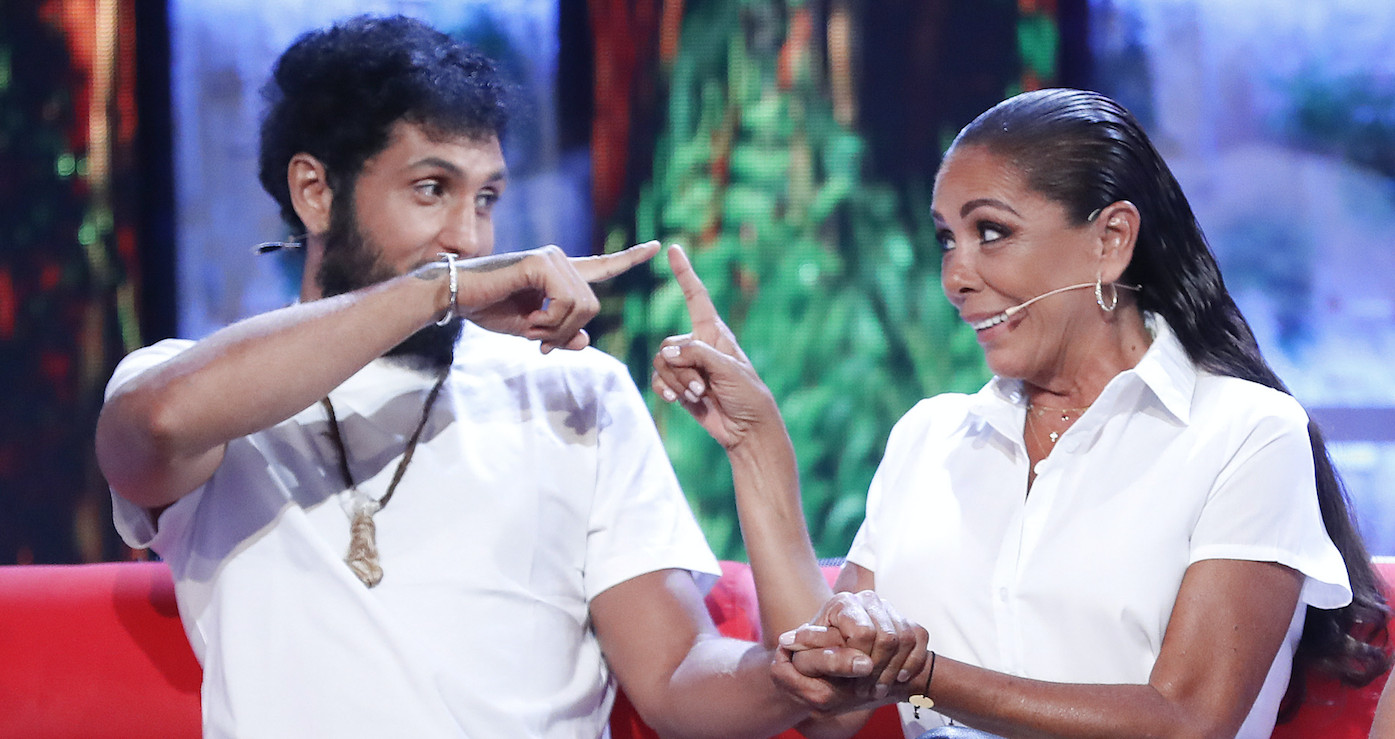 Isabel Pantoja y Omar Montes durante el debate final de 'Supervivientes' / GTRES