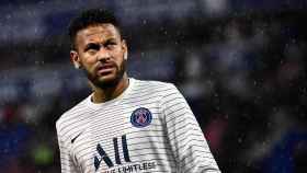 Neymar, en un calenamiento con el PSG | EFE