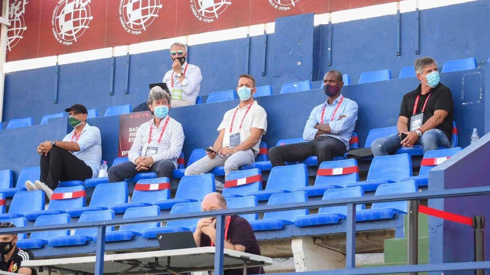 Bakero, Planes, Roures y Abidal en el palco viendo el Barça B-Sabadell / FC Barcelona