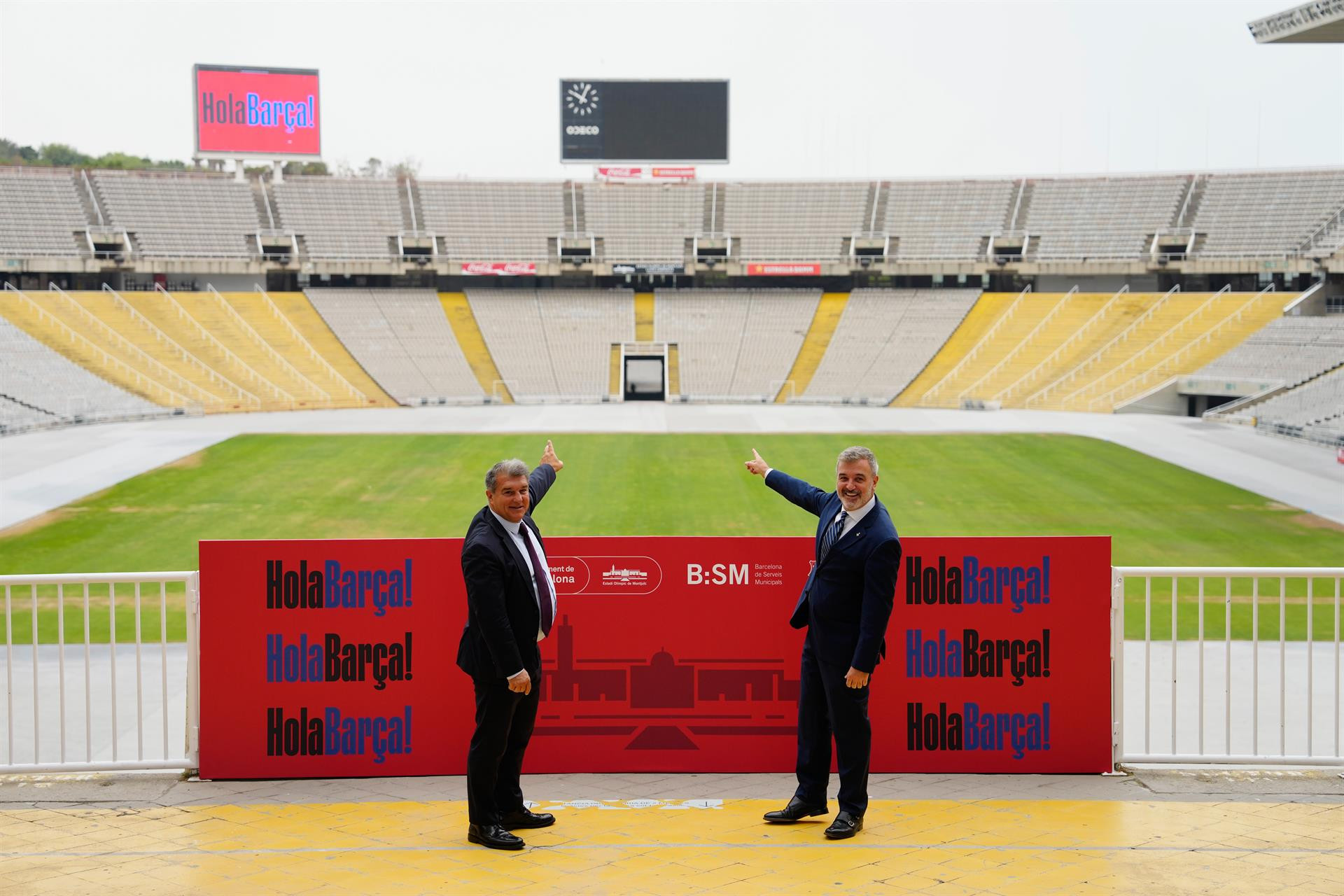 Laporta y Collboni, presentando la llegada del Barça a Montjuïc / EFE