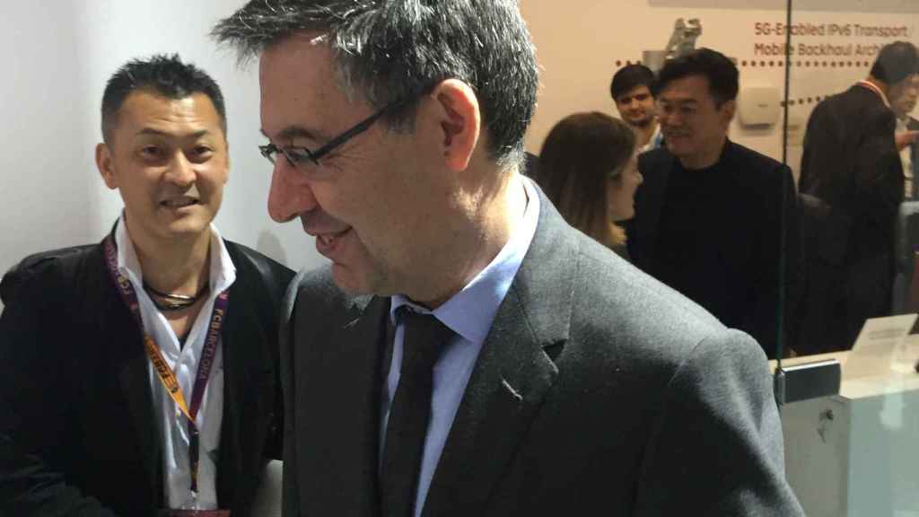 Bartomeu se va del stand de Rakuten tras despedirse de Mikitani / CULEMANIA