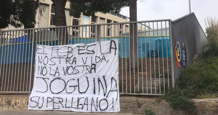 Una pancarta en el Camp Nou contra la Superliga / CULEMANÍA