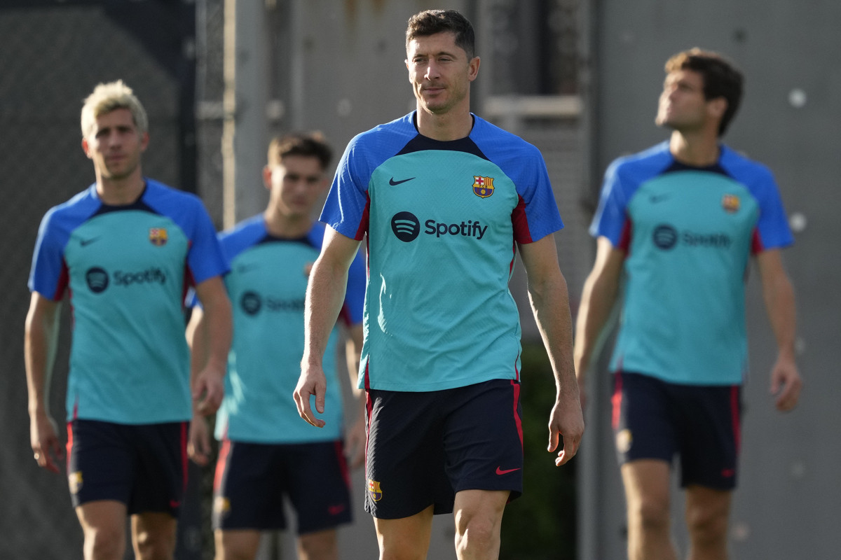 Robert Lewandowski, acudiendo a un entrenamiento del Barça / EFE