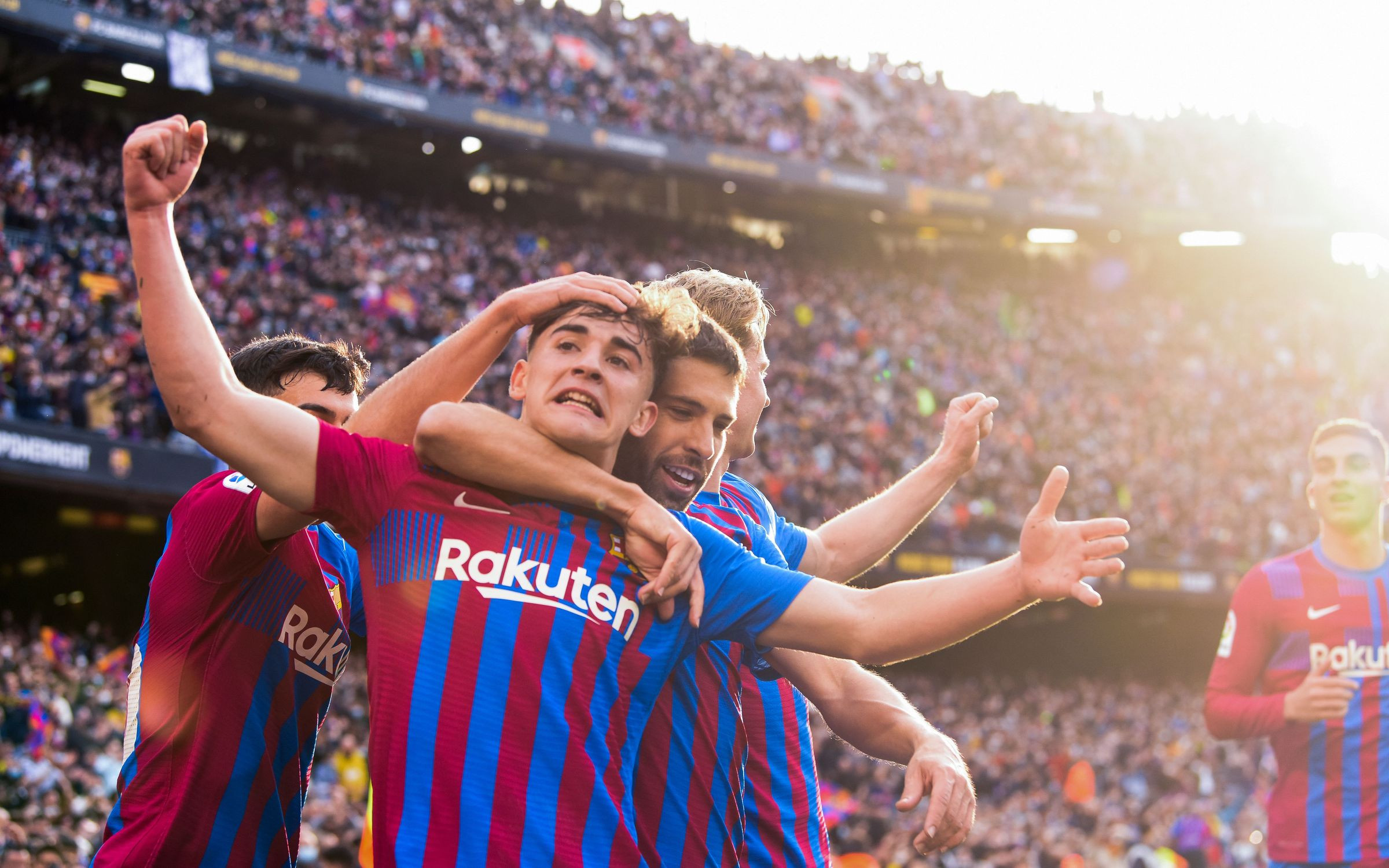 Gavi y Jordi Alba celebran, eufóricos, sus goles al Atlético / FCB