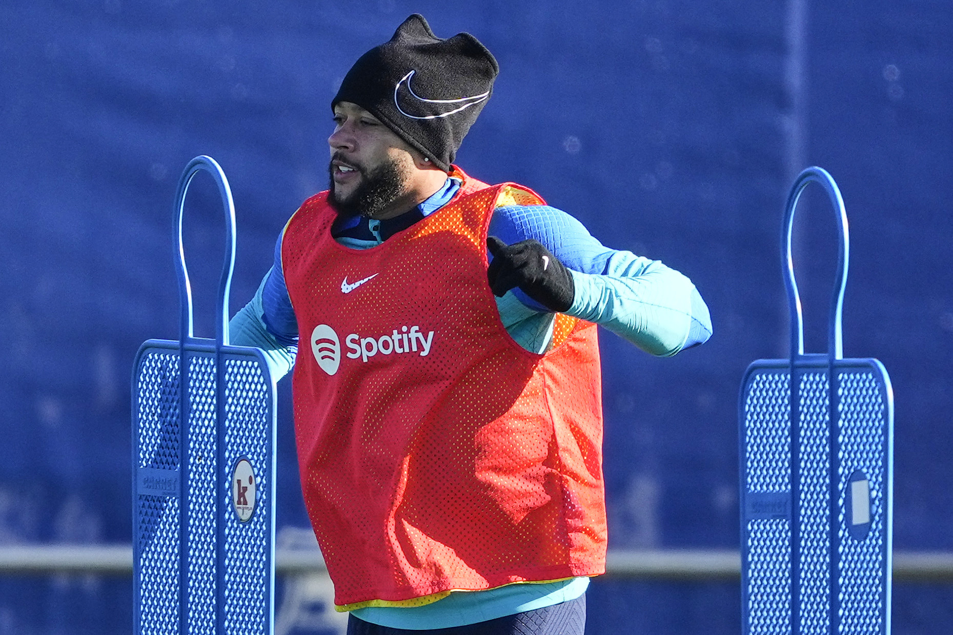 Memphis Depay, durante un entrenamiento con el Barça / EFE