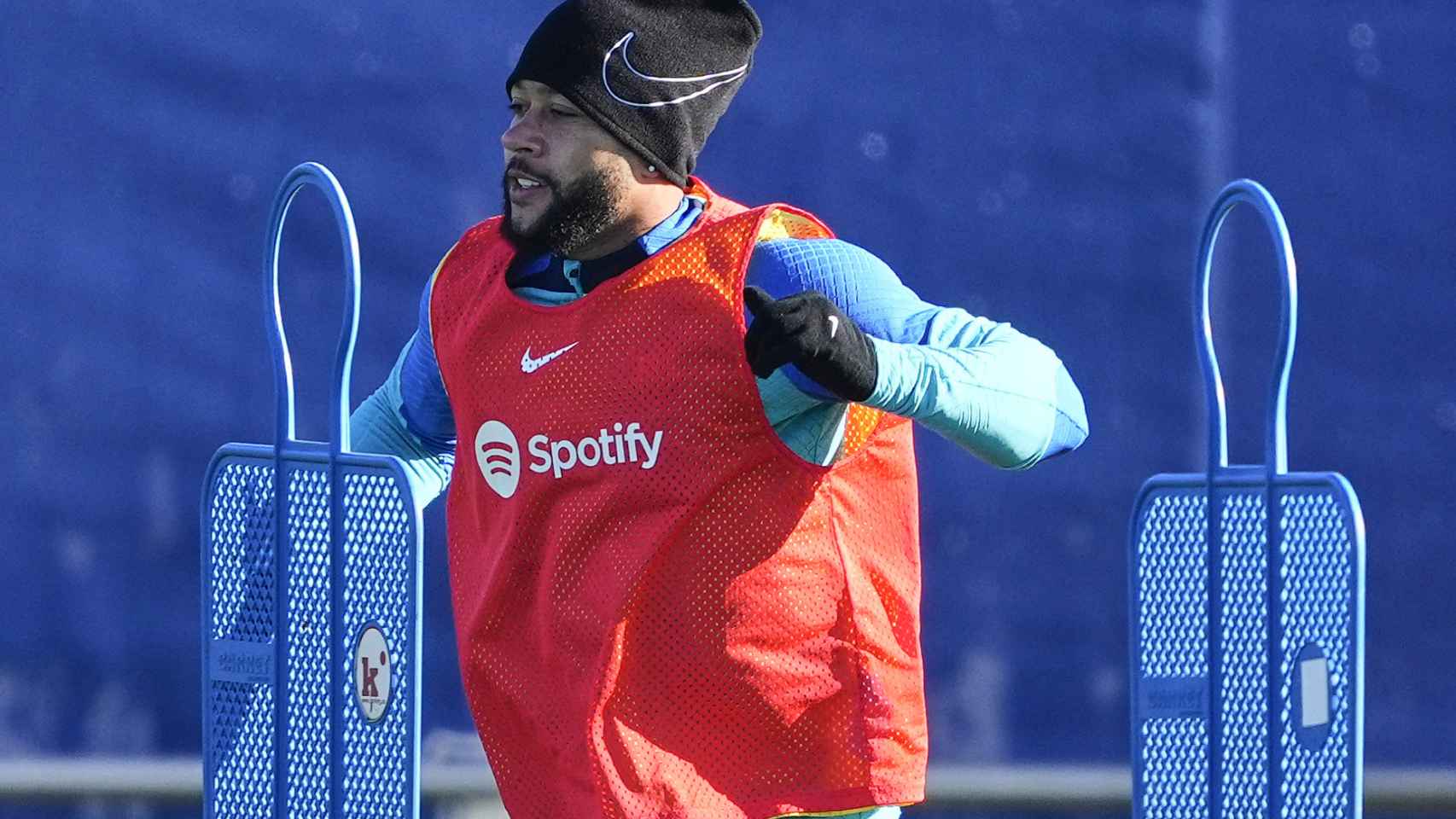 Memphis Depay, durante un entrenamiento con el Barça / EFE