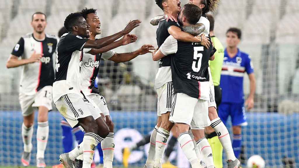 Cristiano Ronaldo y Miralem Pjanic celebrando un gol contra la Sampdoria / EFE