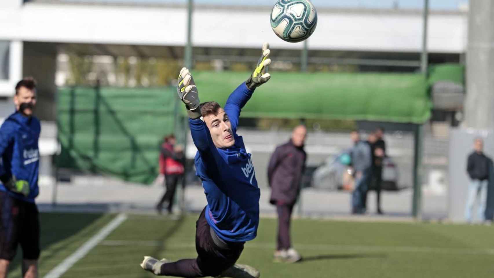 Iñaki Peña en un entrenamiento del Barça / FCB