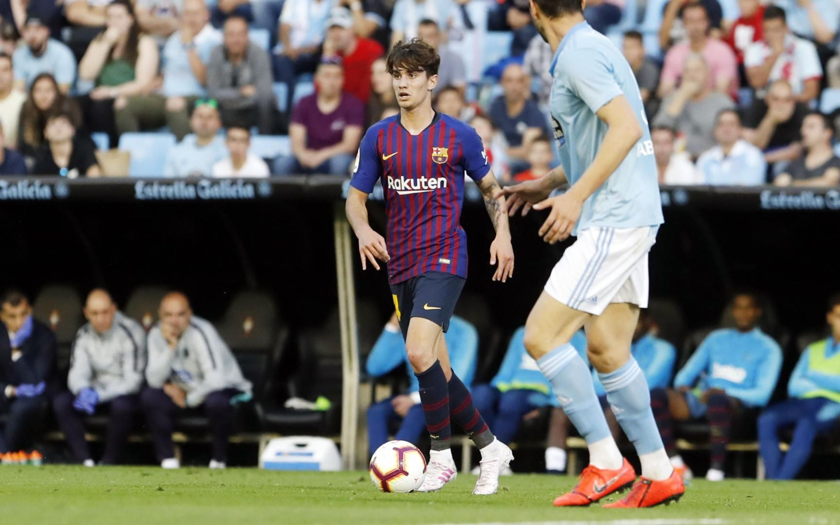 Collado jugando un partido con el Barça en Balaídos / EFE