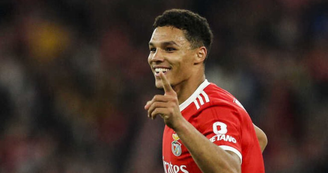 Alexander Bah con la camiseta del Benfica / REDES