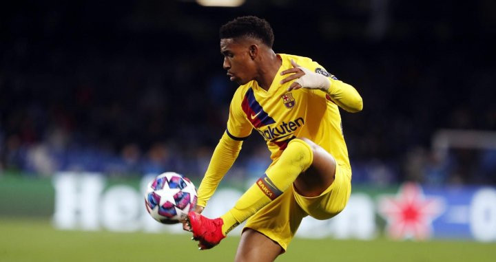 Junior Firpo haciendo un control contra el Nápoles / FC Barcelona