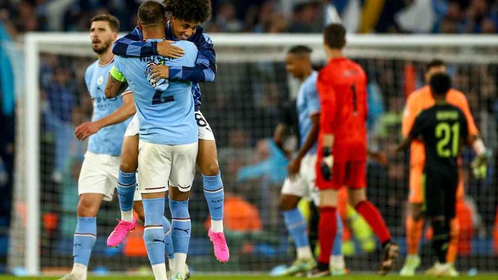 Walker celebra la clasifiación del City para la final de la Champions