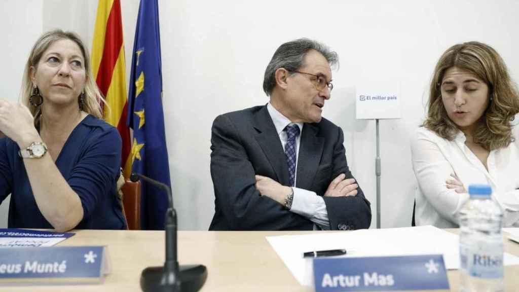 Neus Munté, Artur Mas y Marta Pascal, la plana mayor de PDeCAT, en una imagen de archivo / EFE